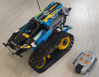 Lego Technic 42095 Remote-Controlled Stunt Racer
